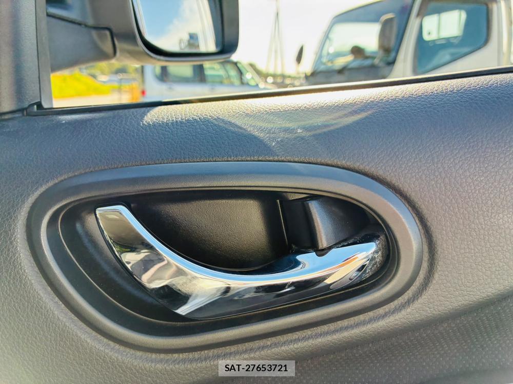 Nissan SERENA 2013-07 8199212-19