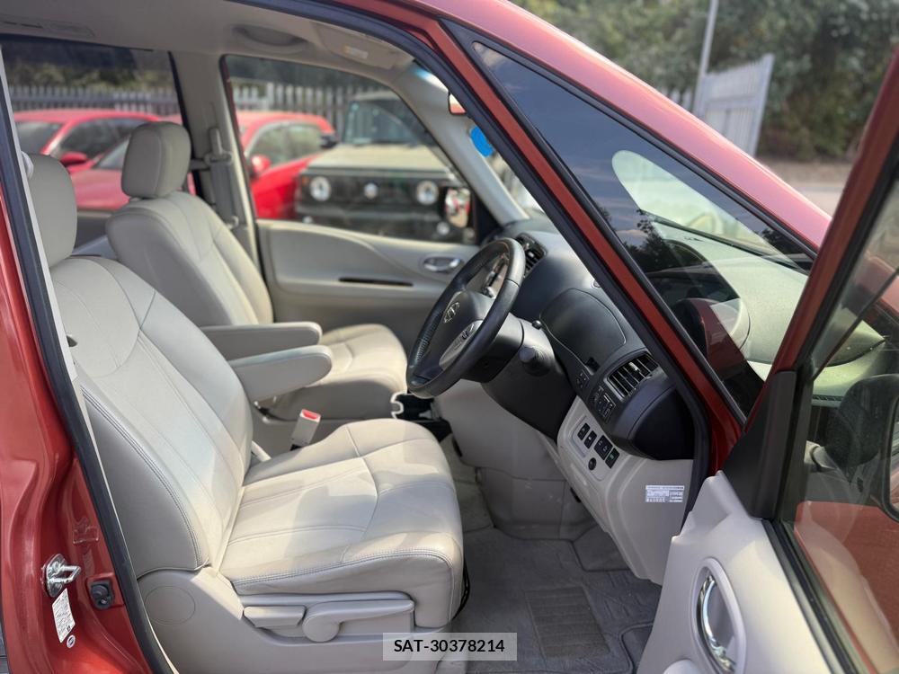 Nissan SERENA 2014-11 1218360-11