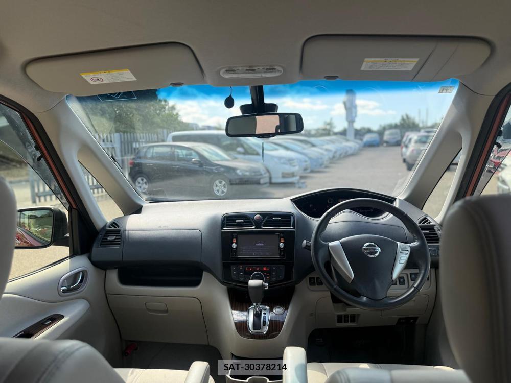 Nissan SERENA 2014-11 1218360-12