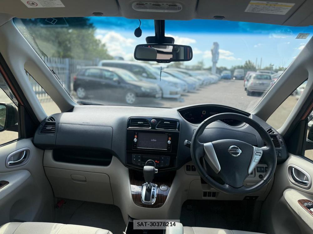 Nissan SERENA 2014-11 1218360-13
