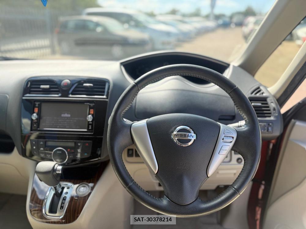 Nissan SERENA 2014-11 1218360-14