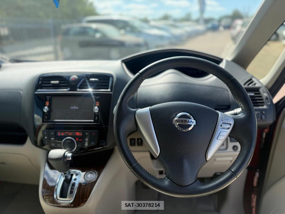 Nissan SERENA 2014-11 1218360-15