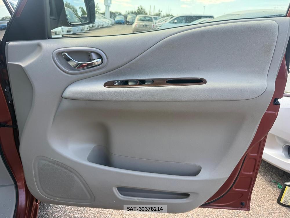 Nissan SERENA 2014-11 1218360-30