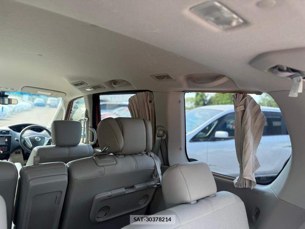 Nissan SERENA 2014-11 1218360-31