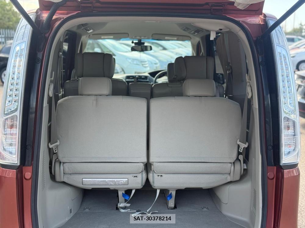 Nissan SERENA 2014-11 1218360-38