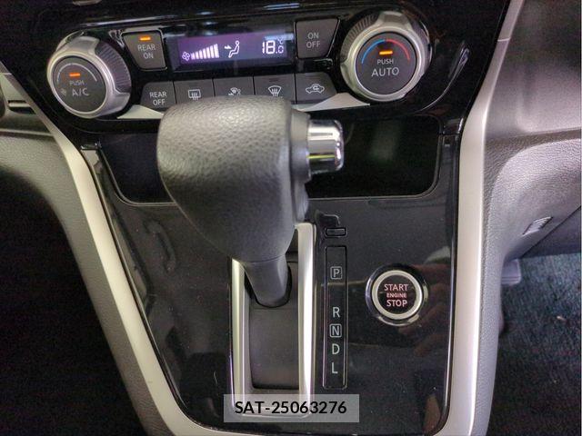 Nissan SERENA 2016-12 8355557-10