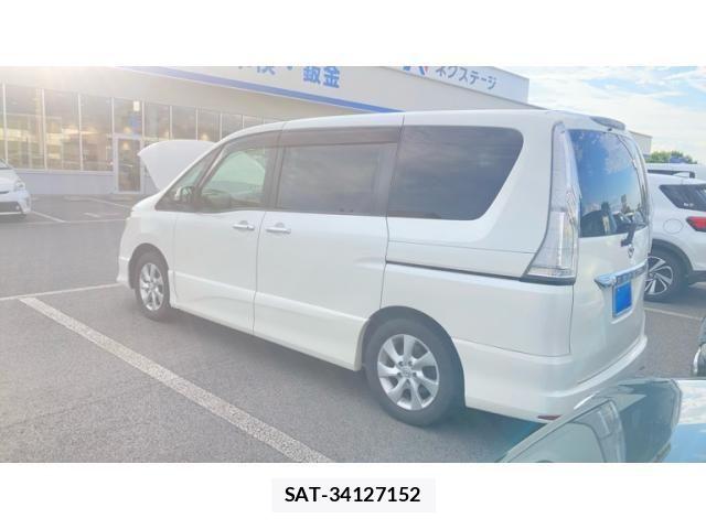 Nissan SERENA 2016-01 8368592-11
