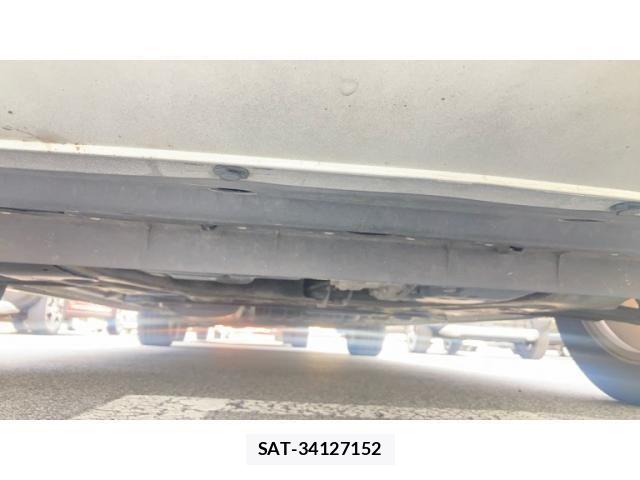 Nissan SERENA 2016-01 8368592-4