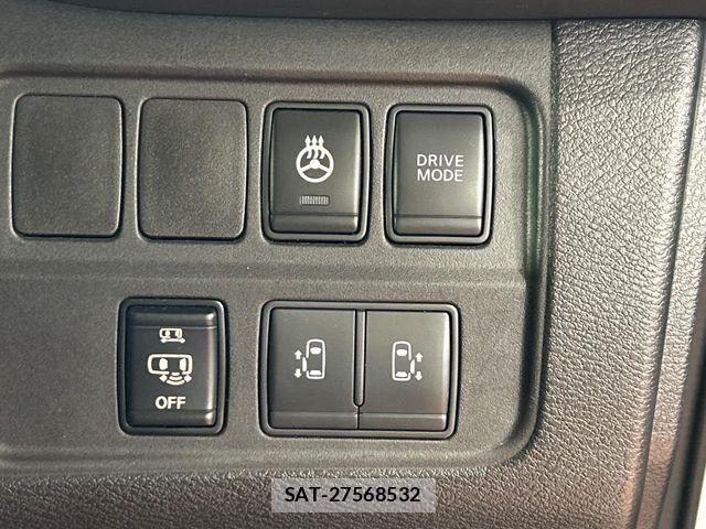 Nissan SERENA 2018-09 8368588-6