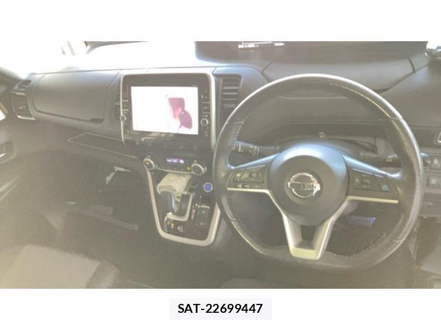 Nissan SERENA 2018-03 8368589-12
