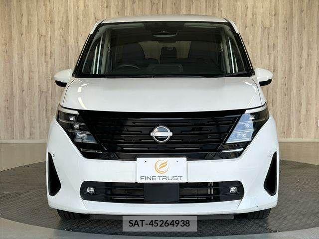 Nissan SERENA 2023-09 8368585-16