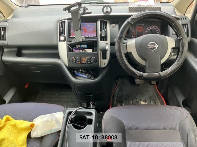 Nissan SERENA 2010-01 8368594-15