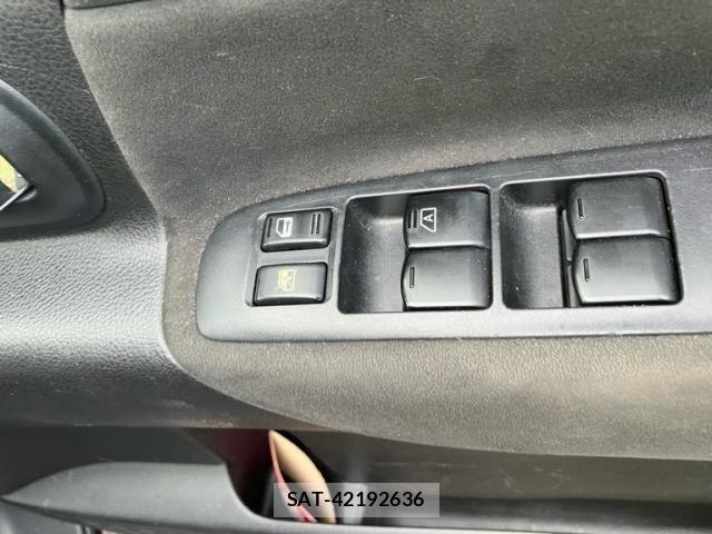 Nissan SERENA 2010-07 8368599-12