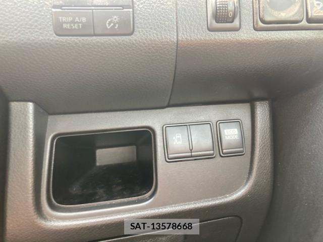 Nissan SERENA 2012-07 8368602-17