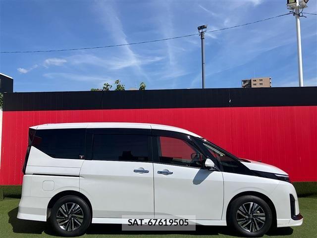 Nissan SERENA 2023-07 8368569-4