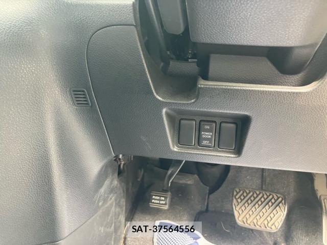 Nissan SERENA 2011-12 8368596-17