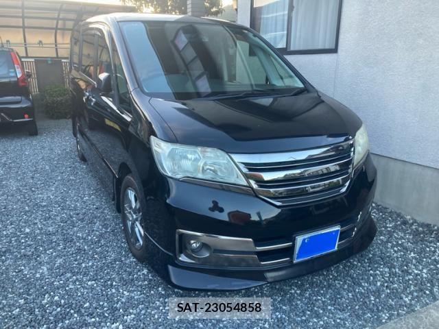 Nissan SERENA 2012-02 8368601-0