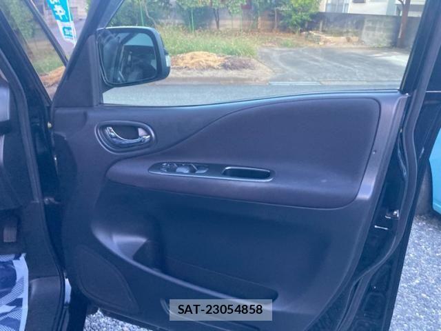 Nissan SERENA 2012-02 8368601-13