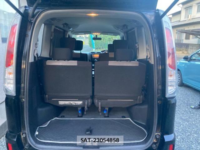 Nissan SERENA 2012-02 8368601-7