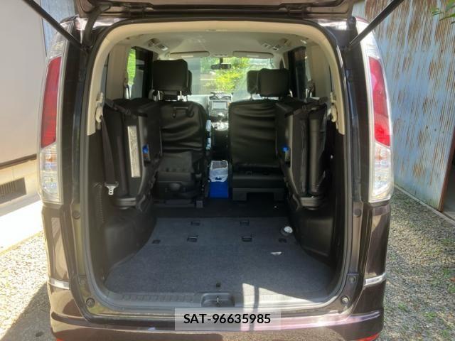 Nissan SERENA 2011-07 8372161-4