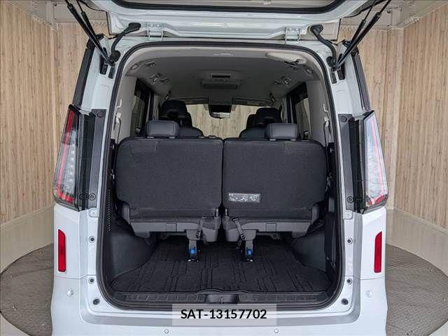 Nissan SERENA 2023-08 8414828-11