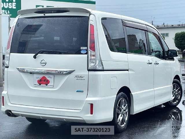 Nissan SERENA 2011-03 8414851-2