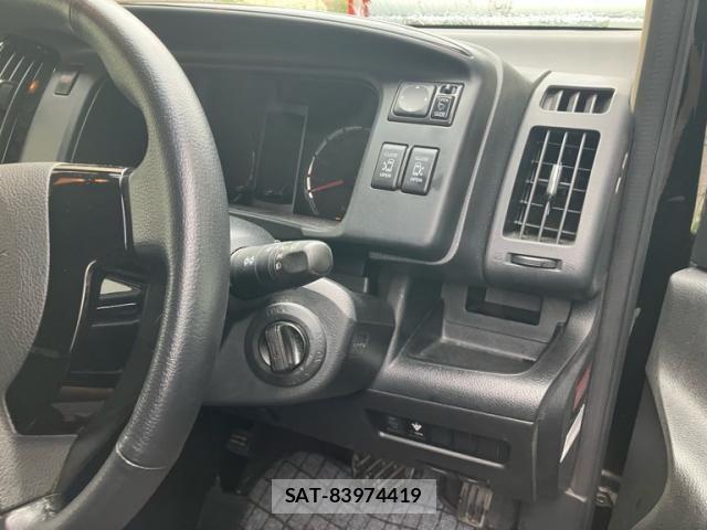 Nissan SERENA 2010-05 8414862-9