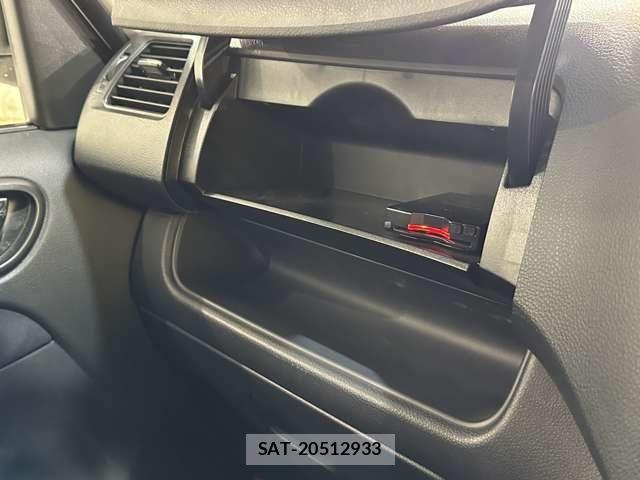 Nissan SERENA 2015-06 8414845-23