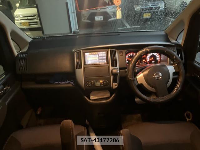 Nissan SERENA 2008-12 8414858-13