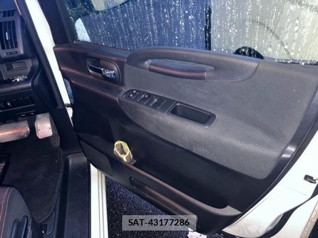 Nissan SERENA 2008-12 8414858-15