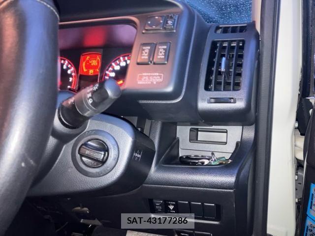Nissan SERENA 2008-12 8414858-16
