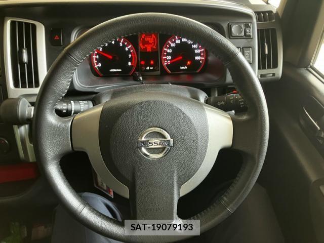 Nissan SERENA 2010-09 8414856-17