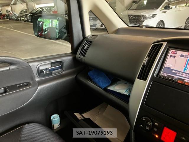Nissan SERENA 2010-09 8414856-20