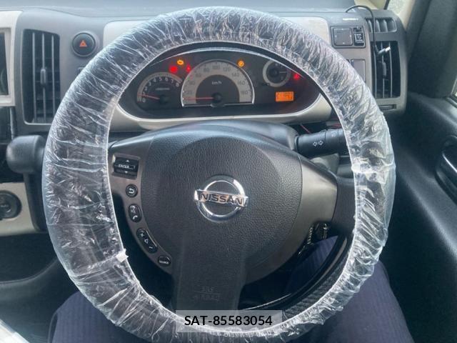 Nissan SERENA 2005-06 8438836-12