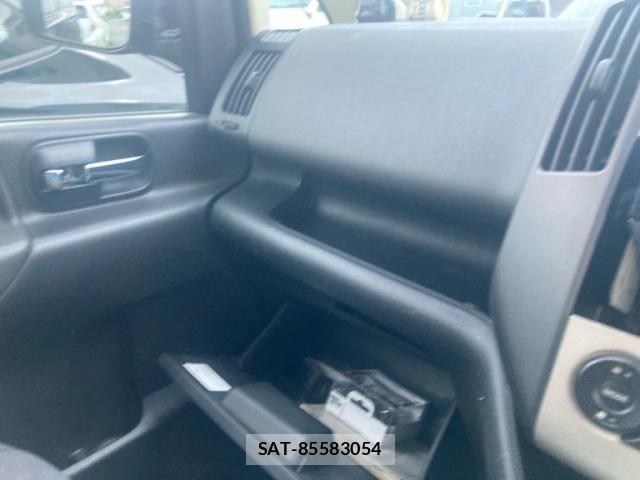 Nissan SERENA 2005-06 8438836-18
