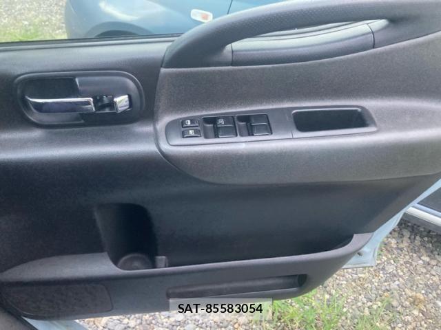 Nissan SERENA 2005-06 8438836-20