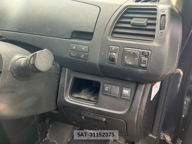 Nissan SERENA 2011-10 8458382-11