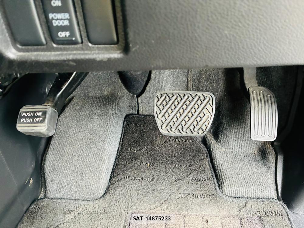 Nissan SERENA 2013-07 8298916-23