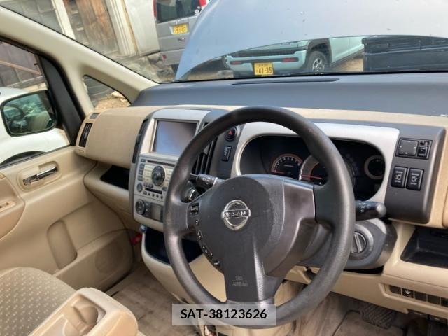 Nissan SERENA 2005-08 8486064-8