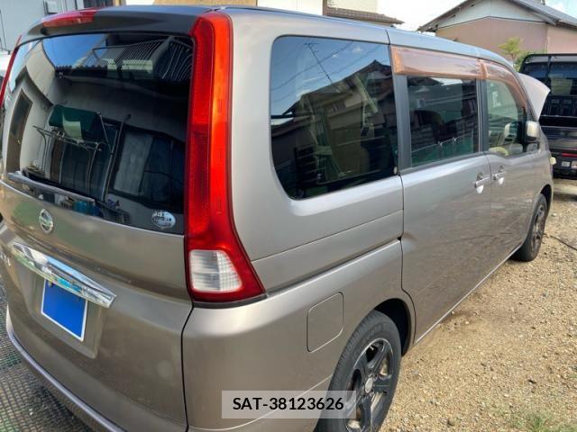 Nissan SERENA 2005-08 8486064-3