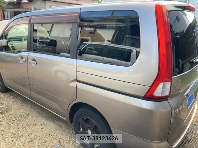 Nissan SERENA 2005-08 8486064-5