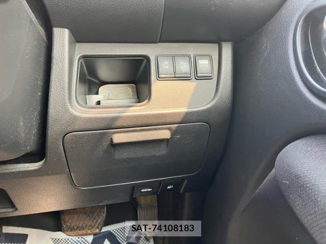 Nissan SERENA 2011-12 8527261-17