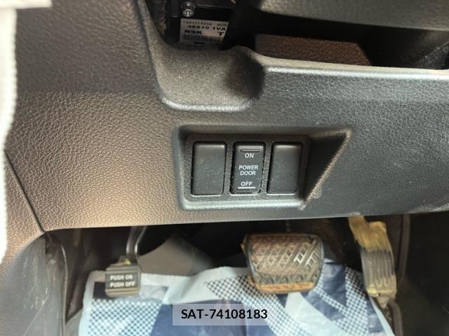 Nissan SERENA 2011-12 8527261-24