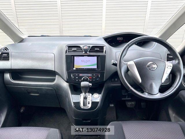 Nissan SERENA 2011-09 8527247-1