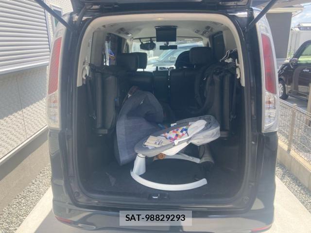Nissan SERENA 2011-03 8527257-13