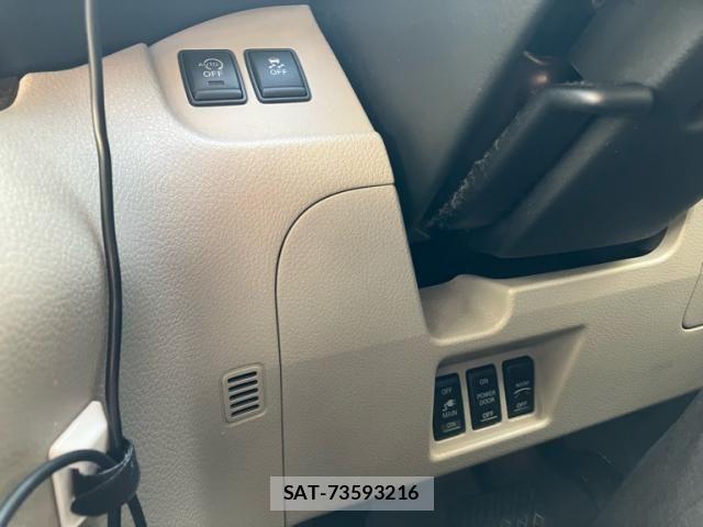 Nissan SERENA 2011-05 8628799-18