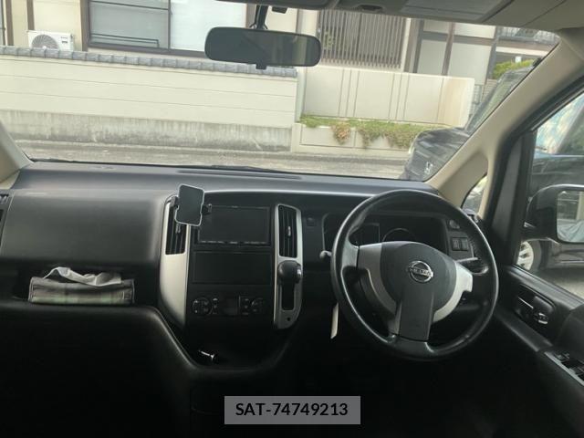 Nissan SERENA 2010-04 8628806-4