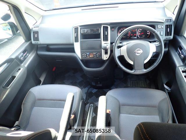 Nissan SERENA 2010-06 8628797-13