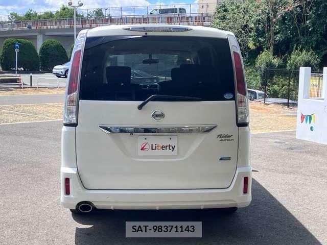 Nissan SERENA 2011-10 8628798-15