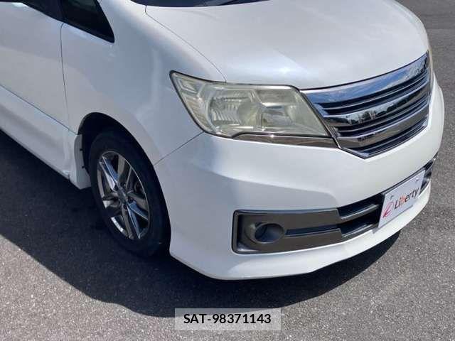 Nissan SERENA 2011-10 8628798-19